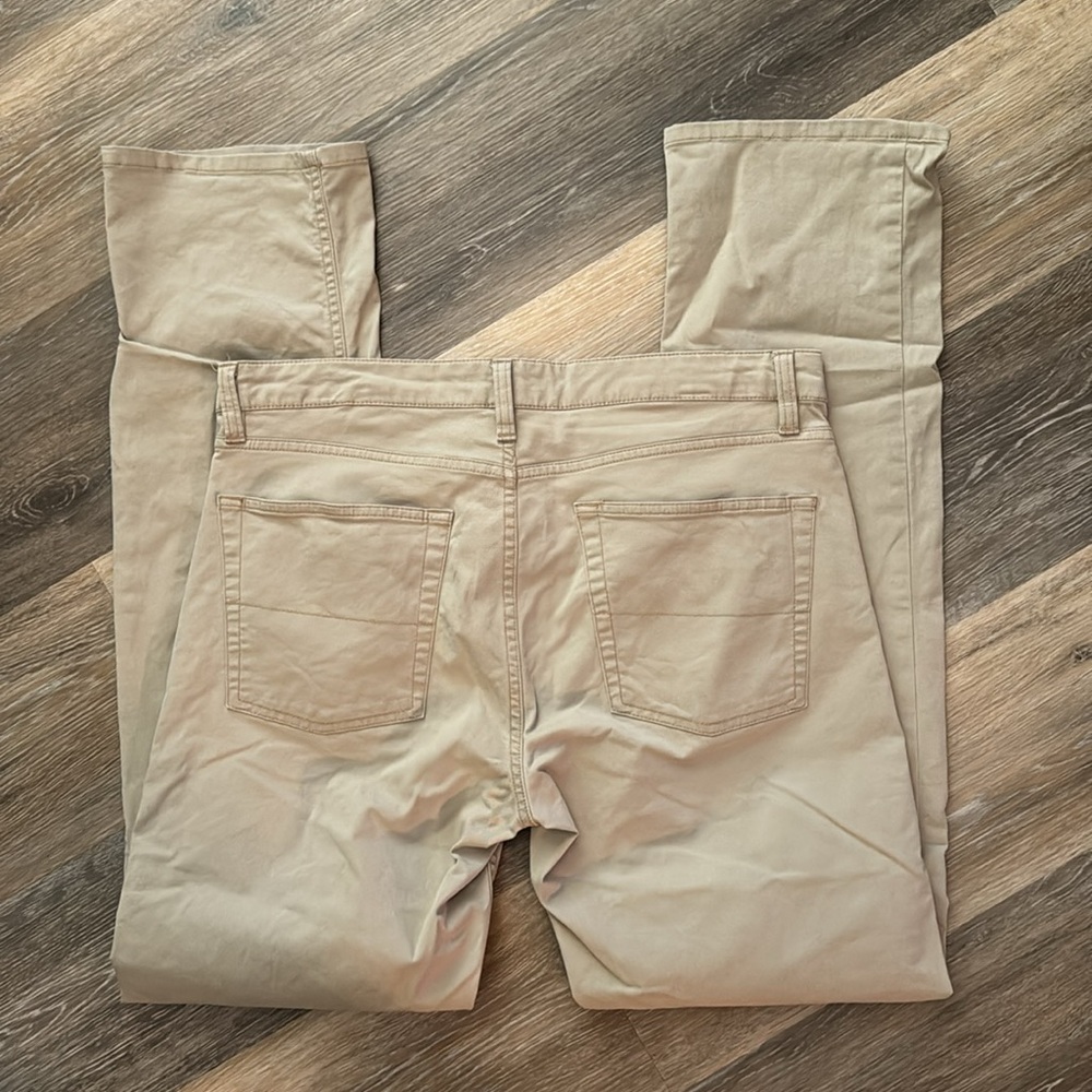 Chaps 32/34 straight fit khaki pants